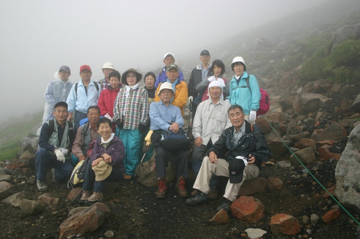 途上人KITANO 乗鞍岳での集合写真 2010年