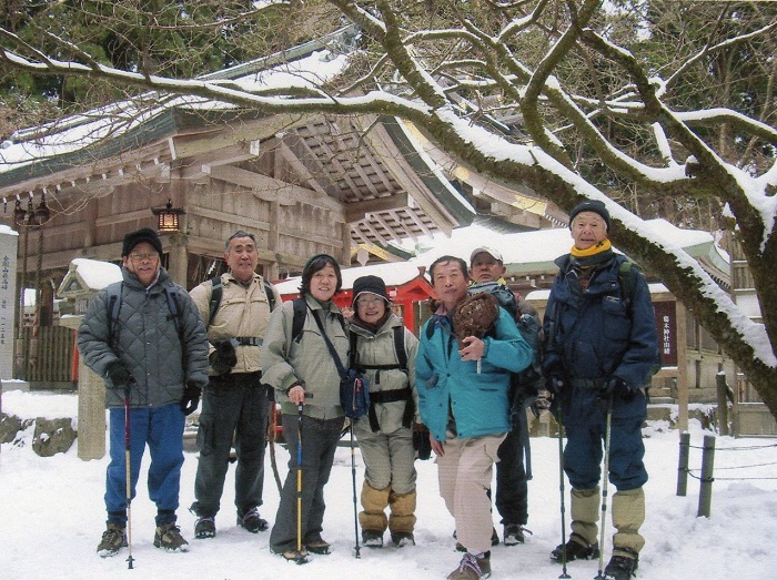 途上人KITANO 金剛山雪中登山での集合写真 2012年