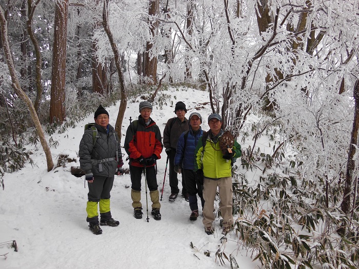 途上人KITANO 金剛山雪中登山での集合写真 2014年